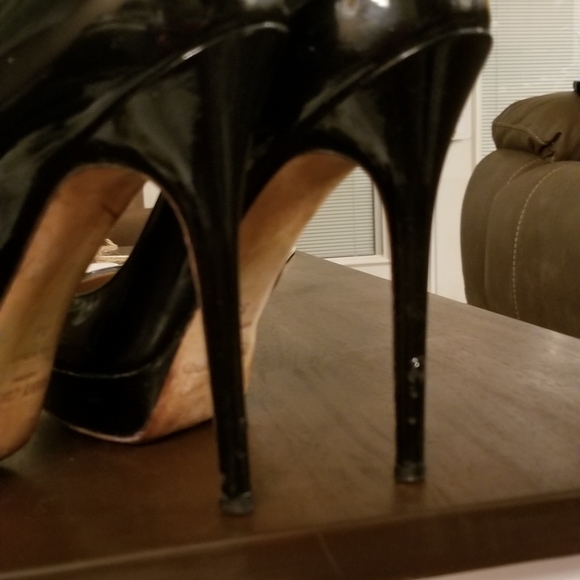 Jimmy Choo Black Patent Leather Platform Heels 9 - Picture 4 of 16